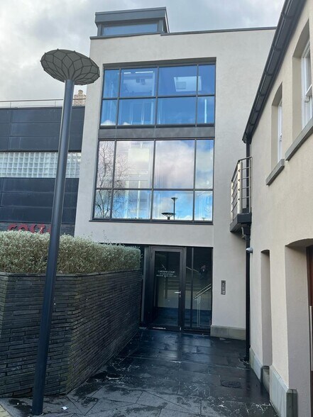 31-37 Caroline St, Bridgend à louer - Photo du bâtiment - Image 2 de 3