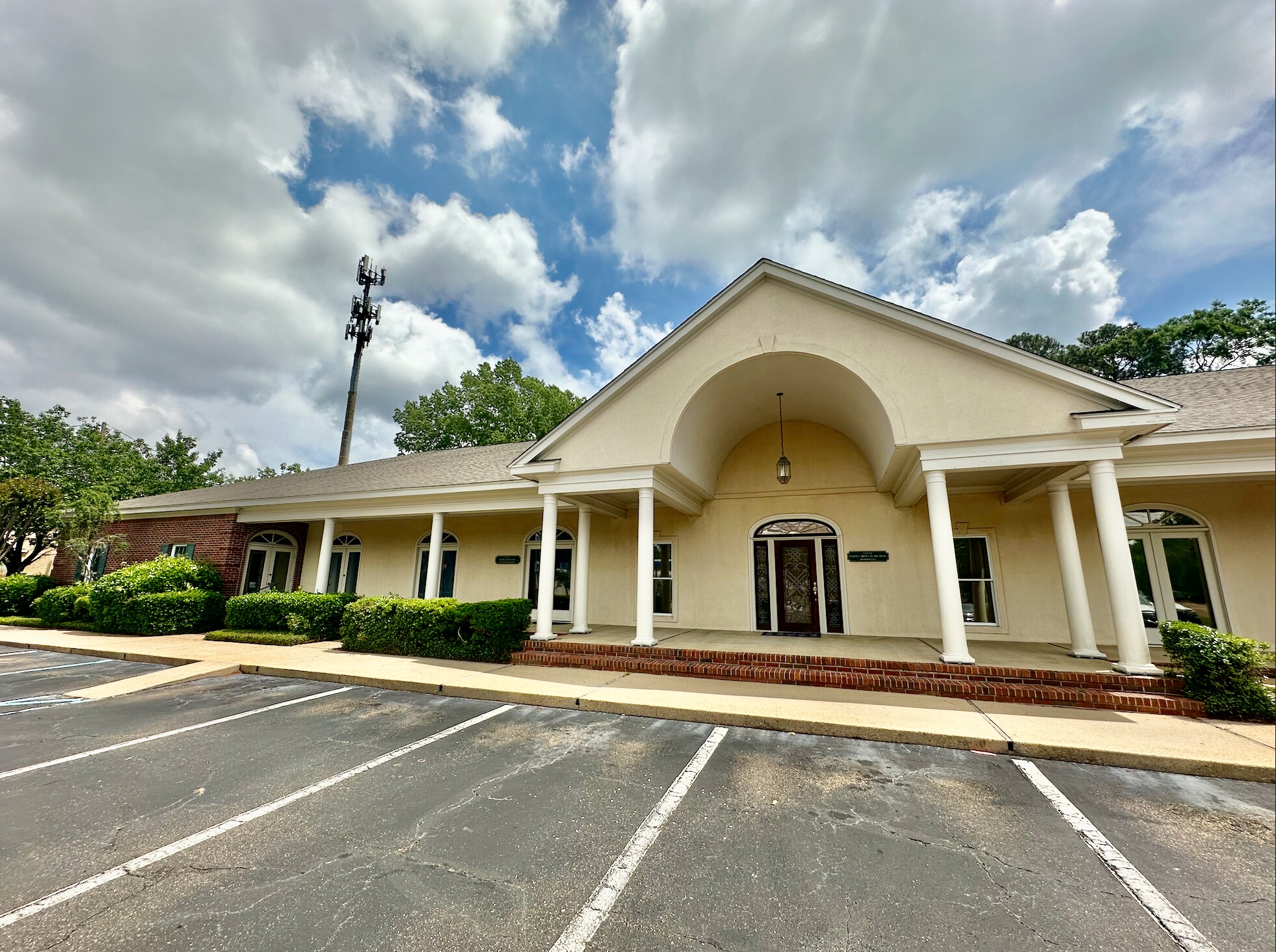 5800 Ridgewood Rd, Jackson, MS à vendre Photo du bâtiment- Image 1 de 9