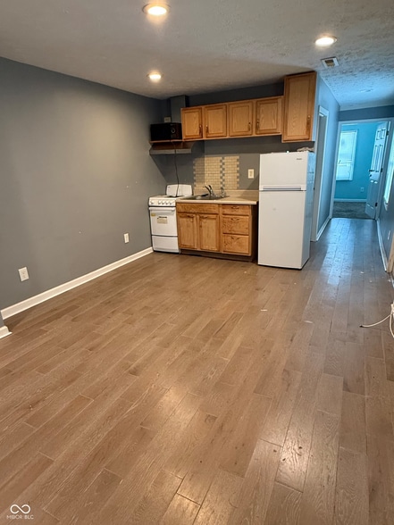 2322 Paris Ave, Indianapolis, IN à vendre - Photo intérieure - Image 2 de 4