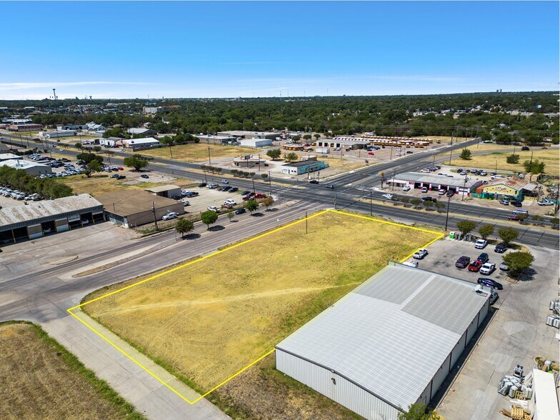 1724 La Salle Ave, Waco, TX à vendre - Photo du bâtiment - Image 2 de 6