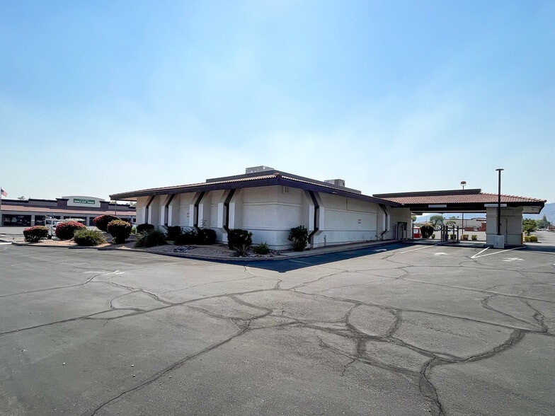 5065 E Elliot Rd, Phoenix, AZ for lease - Building Photo - Image 2 of 15