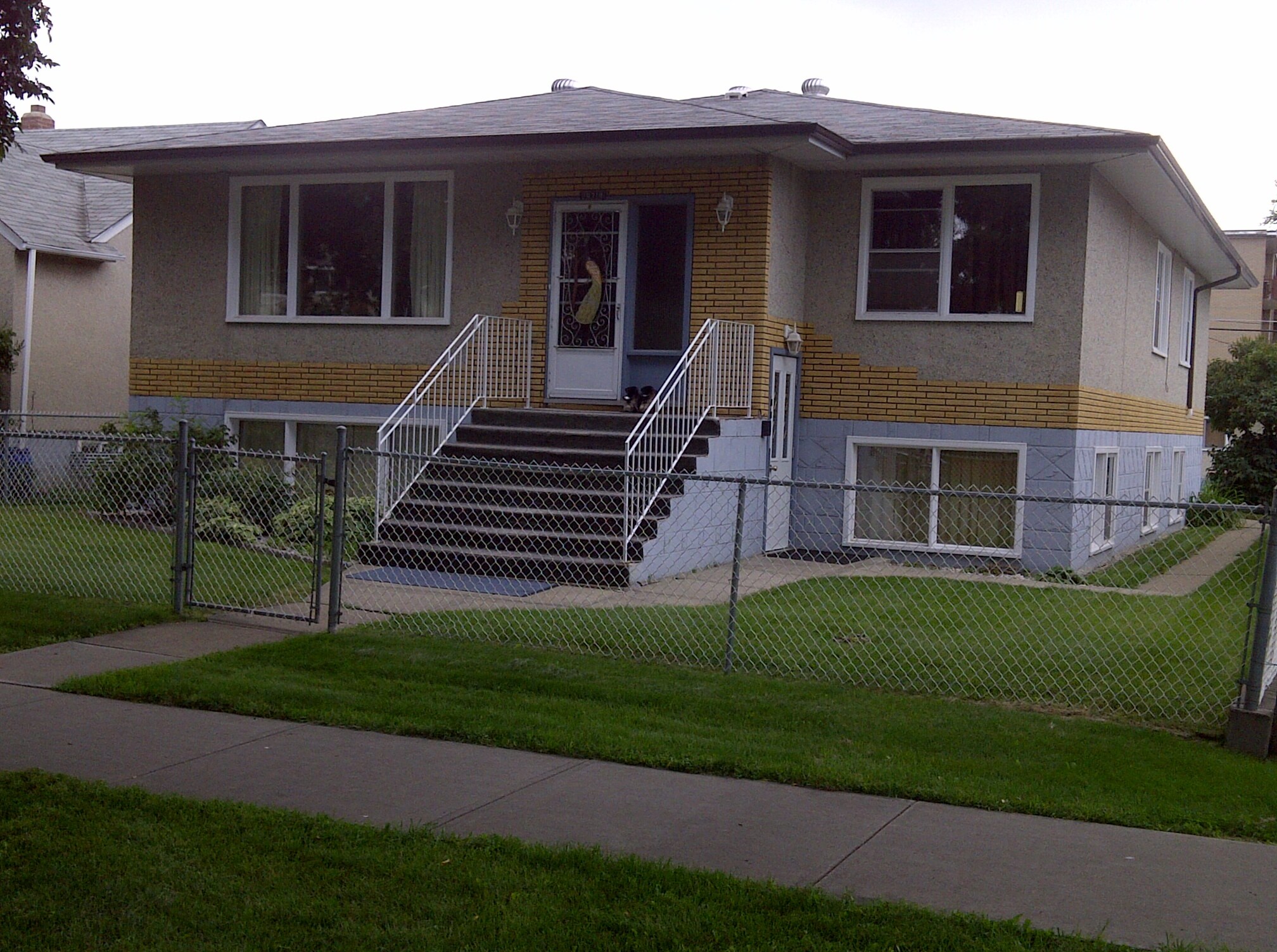 10718 106 St NW, Edmonton, AB à vendre Photo du bâtiment- Image 1 de 1