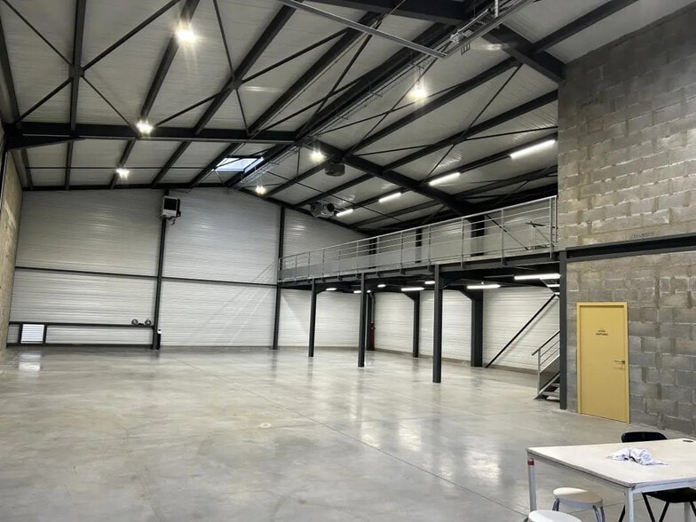 20-26 Rue Marius Grosso, Vaulx-en-Velin for lease - Building Photo - Image 3 of 17