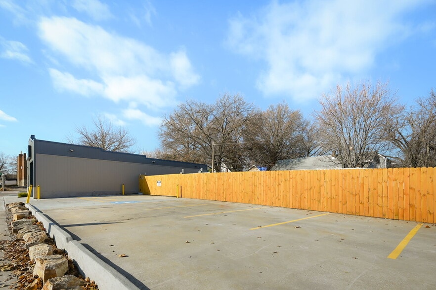 3200 E 31st St, Kansas City, MO for sale - Building Photo - Image 3 of 17