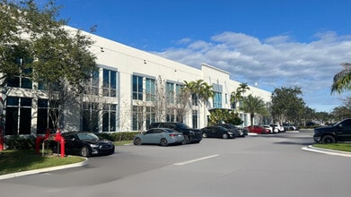 2000 NW 150th Ave, Pembroke Pines, FL for lease Interior Photo- Image 2 of 21