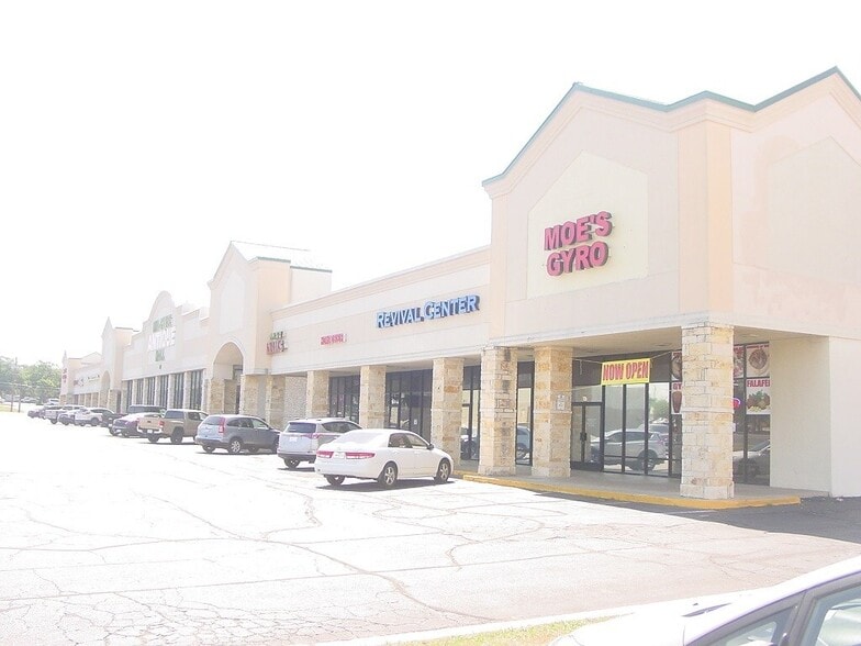 803-819 W Pipeline Rd, Hurst, TX for lease - Building Photo - Image 3 of 12