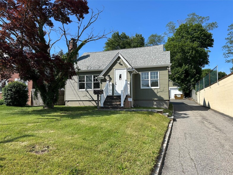 153 Main St, Kings Park, NY for sale - Building Photo - Image 1 of 25