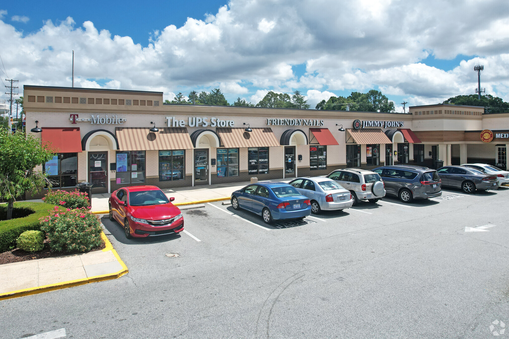 5605 W Friendly Ave, Greensboro, NC for lease Building Photo- Image 1 of 18