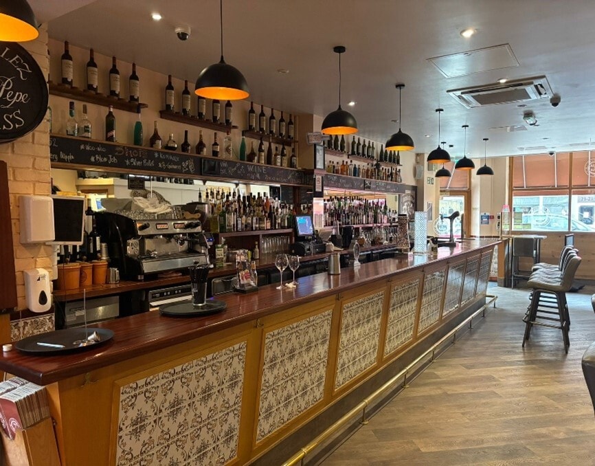 8 Croydon Rd, Caterham for lease Interior Photo- Image 1 of 6