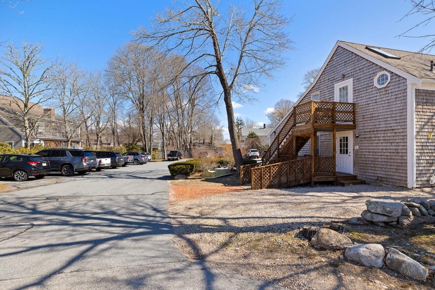 15 Simpson Ln, Falmouth, MA for sale - Building Photo - Image 2 of 26