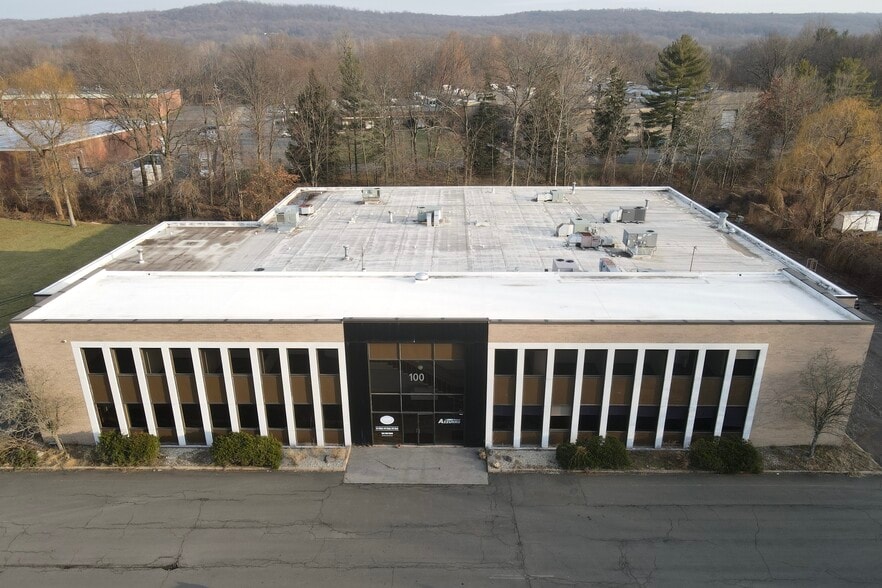 100 Stonehurst Ct, Northvale, NJ for lease - Building Photo - Image 2 of 5