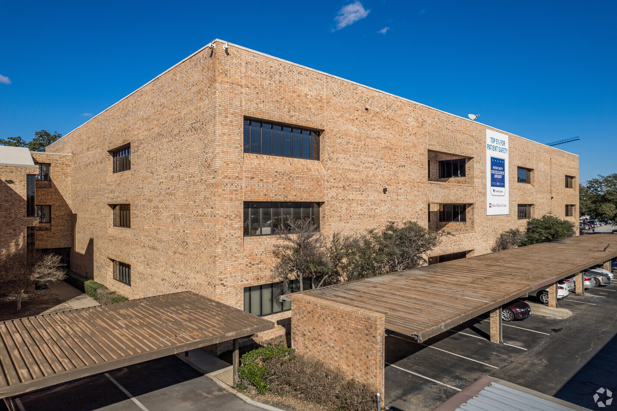 10 Medical Pky, Farmers Branch, TX à louer Photo du bâtiment- Image 1 de 7