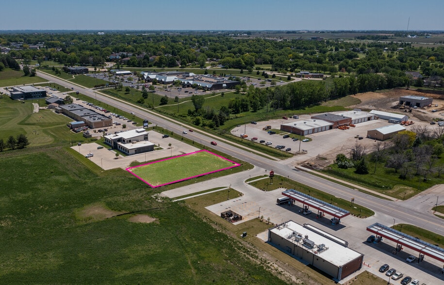 Ridgeway Ave, Waterloo, IA for sale - Building Photo - Image 2 of 7