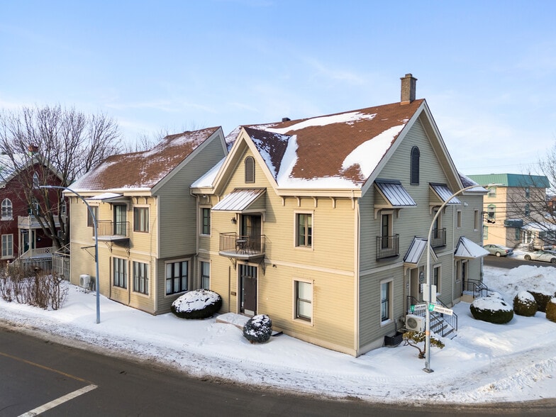 1235 Rue Dessaulles, Saint-hyacinthe, QC for sale - Building Photo - Image 2 of 2