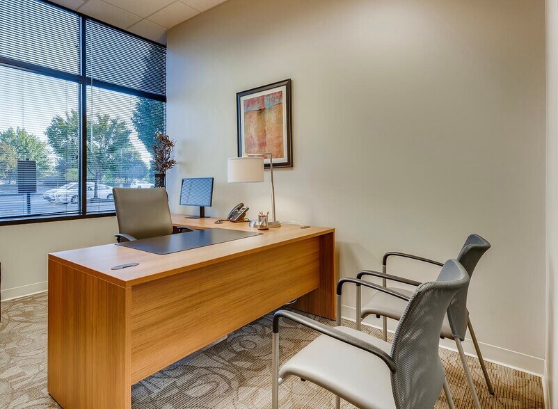 6500 Emerald Pky, Dublin, OH à louer - Photo du bâtiment - Image 2 de 8