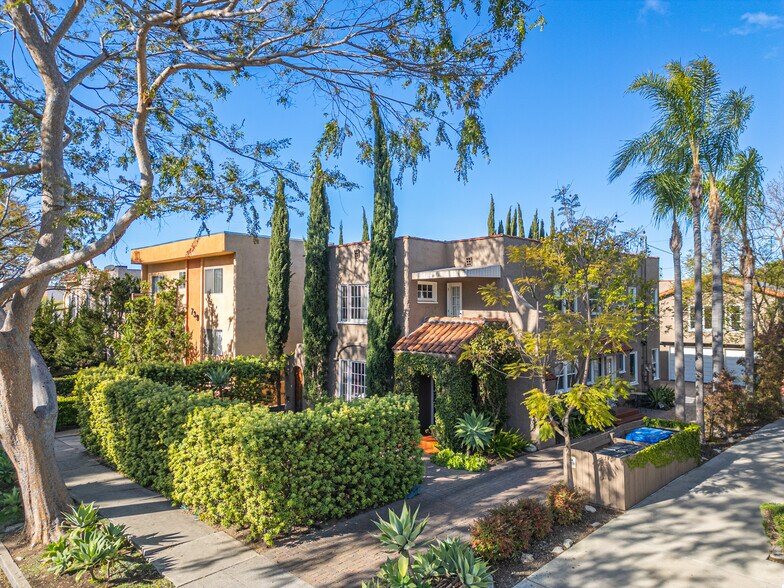 745 N Hayworth Ave, Los Angeles, CA à vendre - Photo du bâtiment - Image 3 de 57