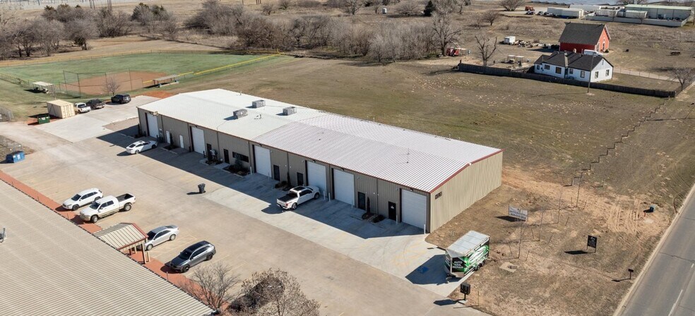 9315 W Reno Ave, Oklahoma City, OK à louer - Photo du bâtiment - Image 2 de 9