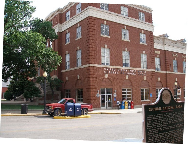 201 W Oklahoma Ave, Guthrie, OK à louer - Photo du bâtiment - Image 2 de 7