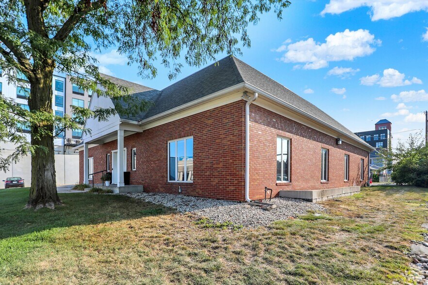 615 Russell Ave, Indianapolis, IN à vendre - Photo du bâtiment - Image 3 de 87