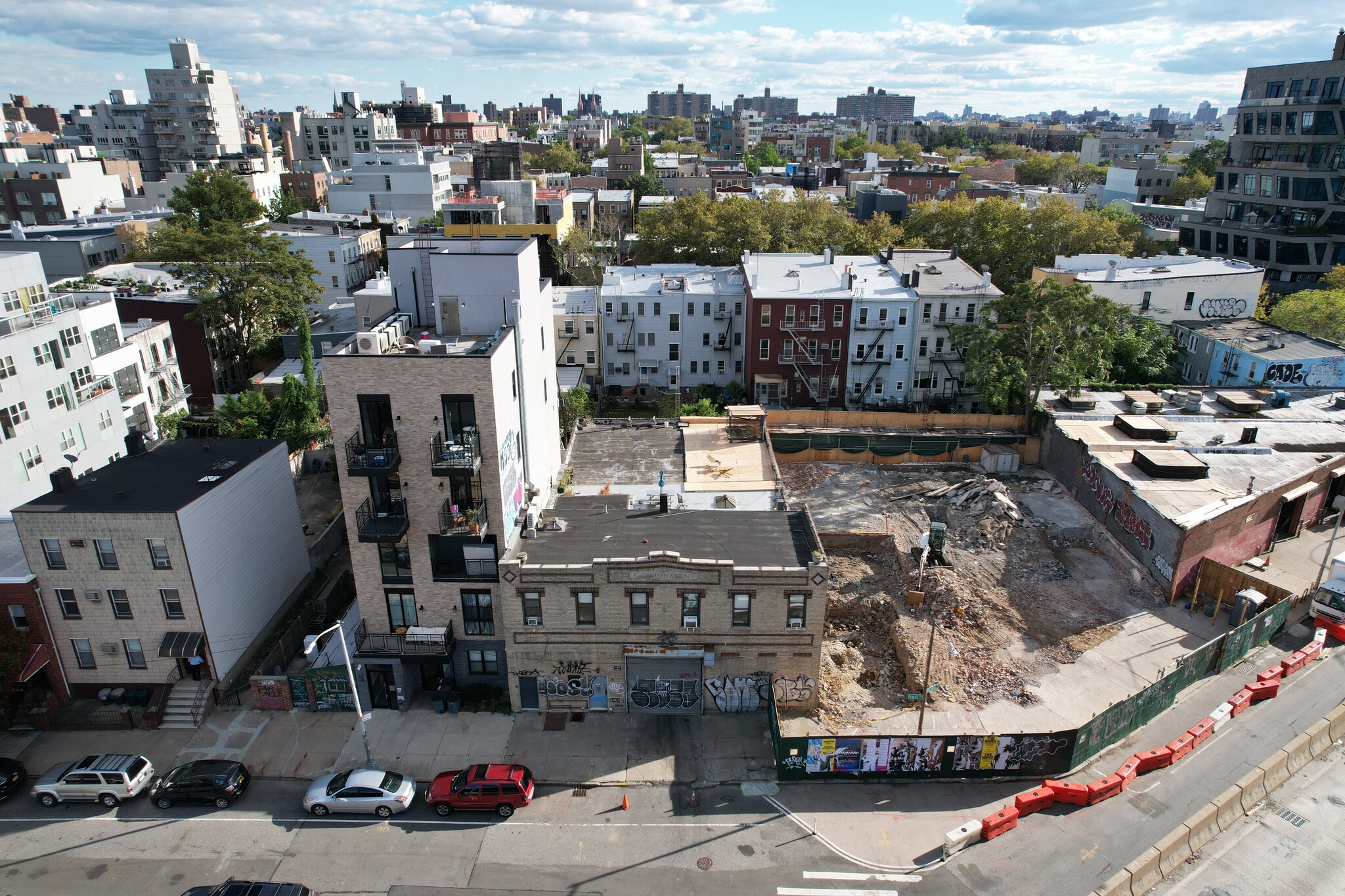 104 Frost St, Brooklyn, NY à vendre Photo du bâtiment- Image 1 de 1