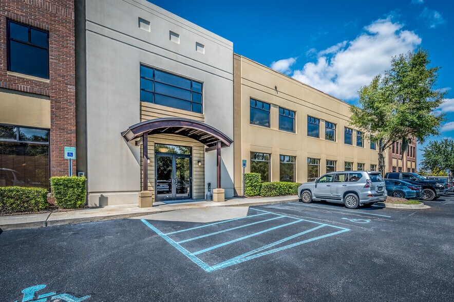 4969 Centre Pointe Dr, North Charleston, SC à louer - Photo du bâtiment - Image 2 de 23