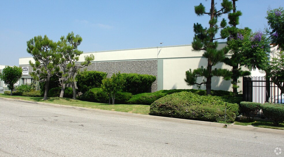 1219 W Mahalo Pl, Compton, CA à louer - Photo du bâtiment - Image 2 de 4