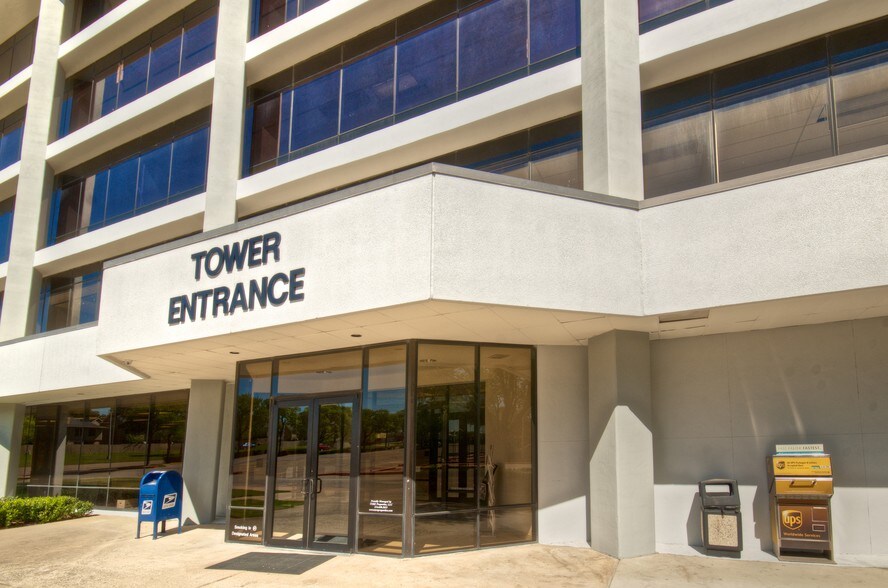 1600 E Pioneer Pky, Arlington, TX à vendre - Photo du bâtiment - Image 3 de 10