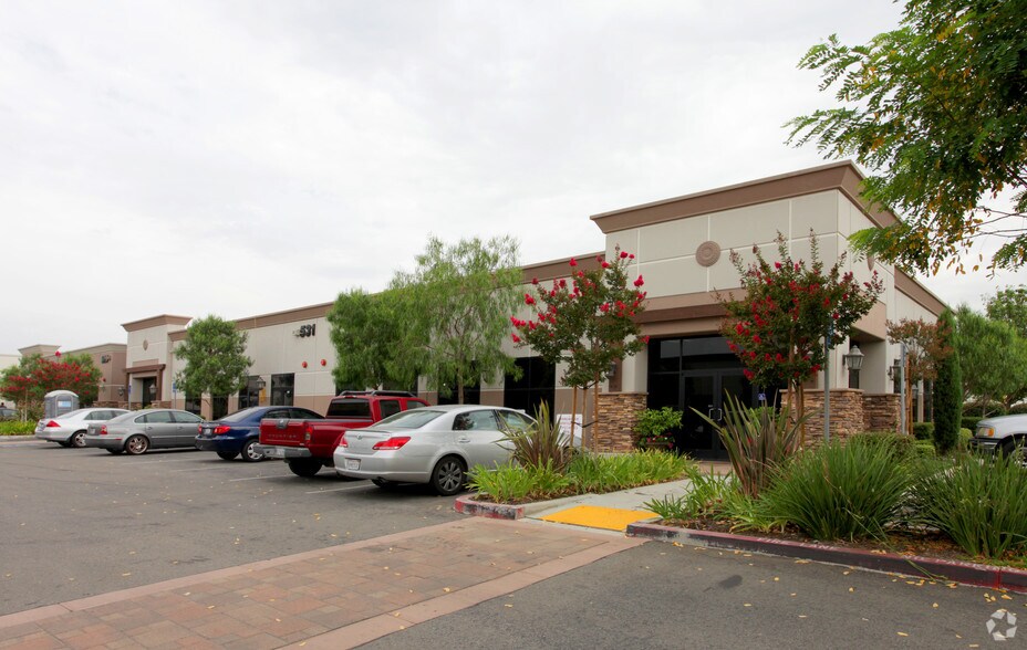 537 Queensland Cir, Corona, CA à louer - Photo principale - Image 1 de 29