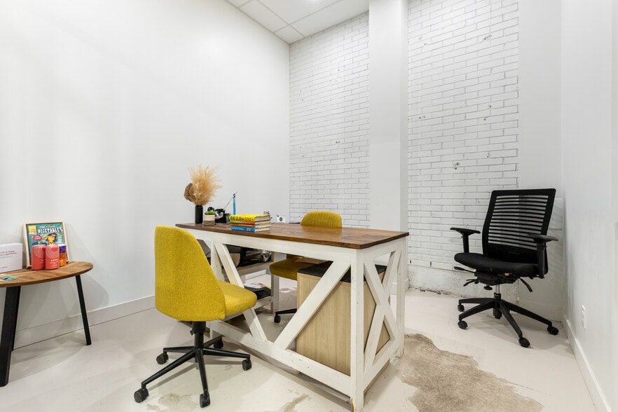 7422 Rue Saint-Hubert, Montréal, QC à louer - Photo du bâtiment - Image 2 de 4