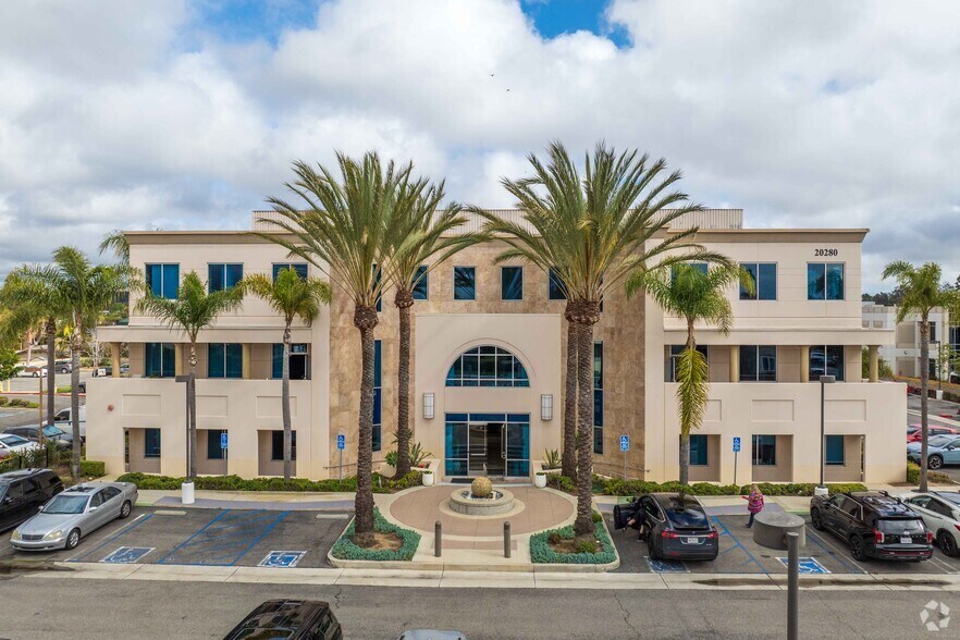 20280 Acacia St, Newport Beach, CA à vendre - Photo du bâtiment - Image 2 de 5