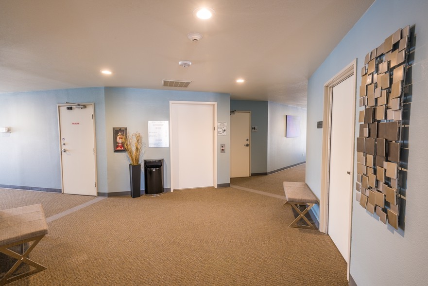 5605 Riggins Ct, Reno, NV for lease - Interior Photo - Image 3 of 10