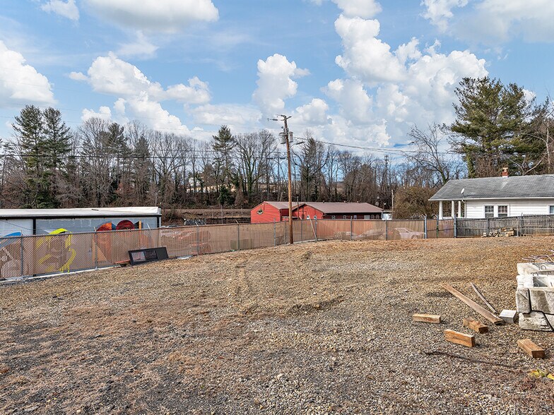 1461 Patton Ave, Asheville, NC à vendre - Photo du bâtiment - Image 2 de 3