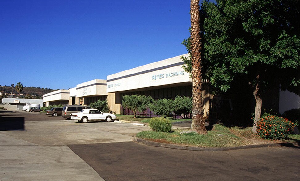 916-930 Fesler St, El Cajon, CA à louer - Photo du bâtiment - Image 2 de 4