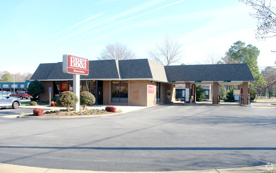 456-476 Wythe Creek Rd, Poquoson, VA à louer - Photo du bâtiment - Image 3 de 6
