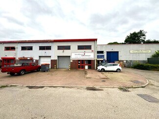 Plus de détails pour St Johns Rd, Isleworth - Industriel à vendre