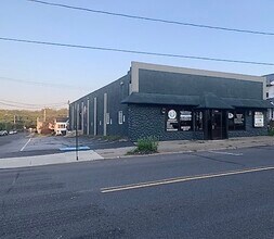 800 Main St, Hellertown, PA for lease Building Photo- Image 1 of 23