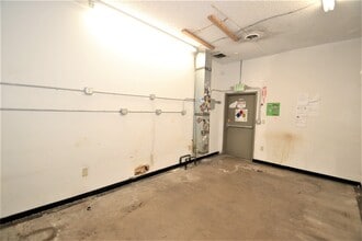 325 Delaware Dr, Colorado Springs, CO for lease Interior Photo- Image 2 of 12