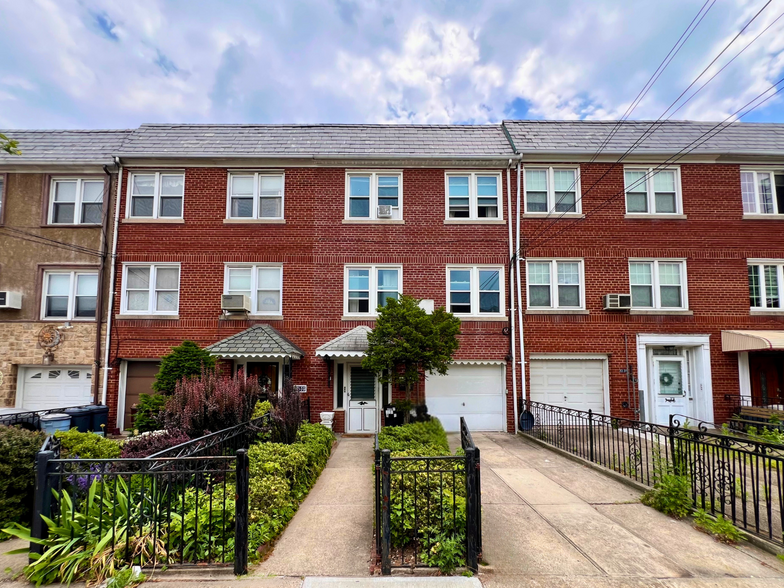 2237 47th St, Astoria, NY à vendre - Photo principale - Image 1 de 13