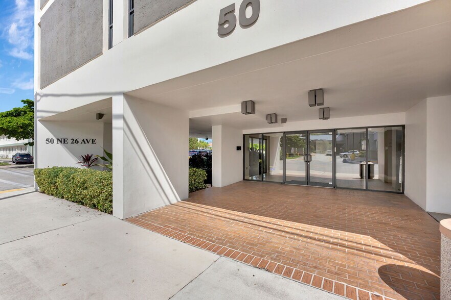 50 NE 26th Ave, Fort Lauderdale, FL à louer - Photo du bâtiment - Image 3 de 17