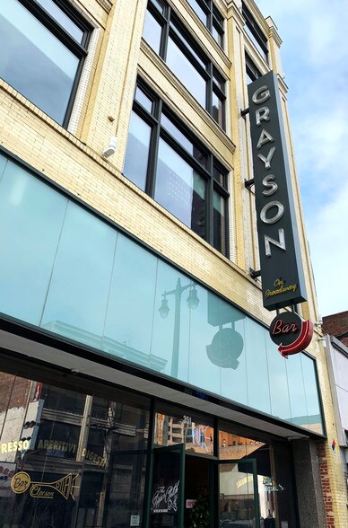 353 S Broadway, Los Angeles, CA à louer - Photo du bâtiment - Image 2 de 11