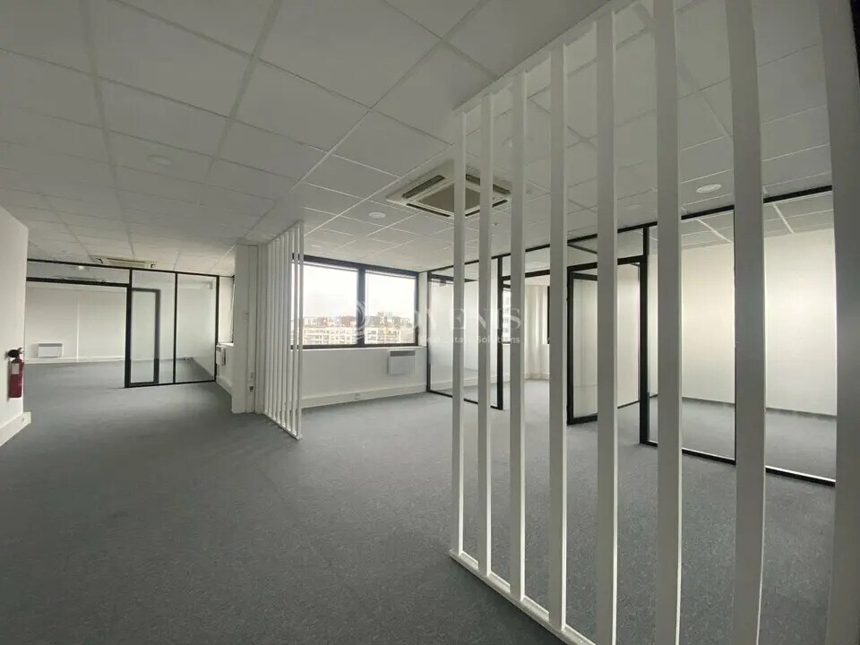 Office in Issy-les-Moulineaux for lease Interior Photo- Image 1 of 13