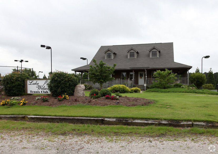 4738 Lake Wilson Rd N, Elm City, NC for sale - Primary Photo - Image 1 of 1