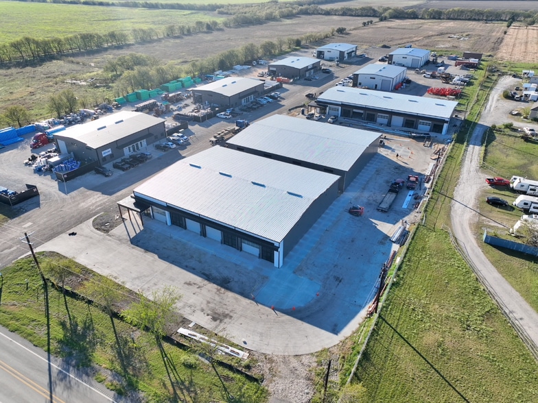 1011 Industrial Way Dr, Anna, TX à louer - Photo du bâtiment - Image 3 de 6