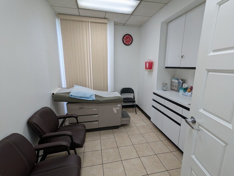 914 W Foothill Blvd, Upland, CA à louer - Photo intérieure - Image 3 de 5