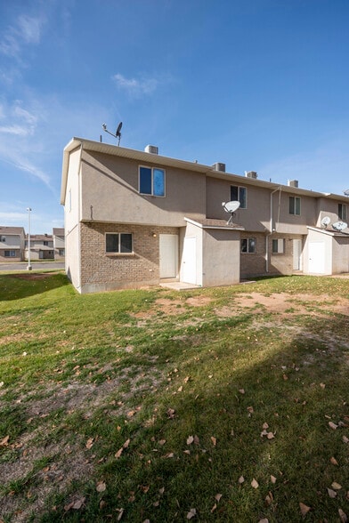 275-360 S 300 E, Roosevelt, UT à vendre - Photo du bâtiment - Image 2 de 14