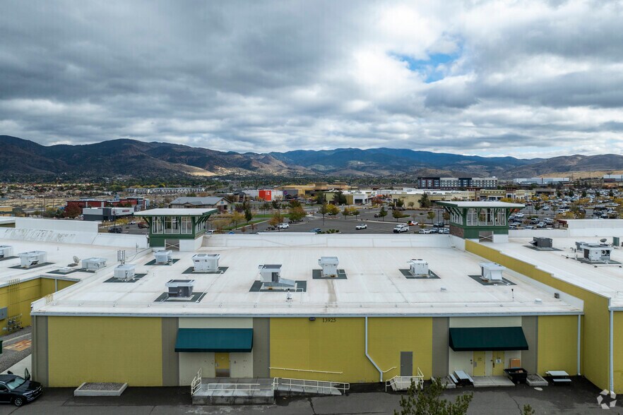13945 S Virginia St, Reno, NV à louer - Photo du bâtiment - Image 2 de 3