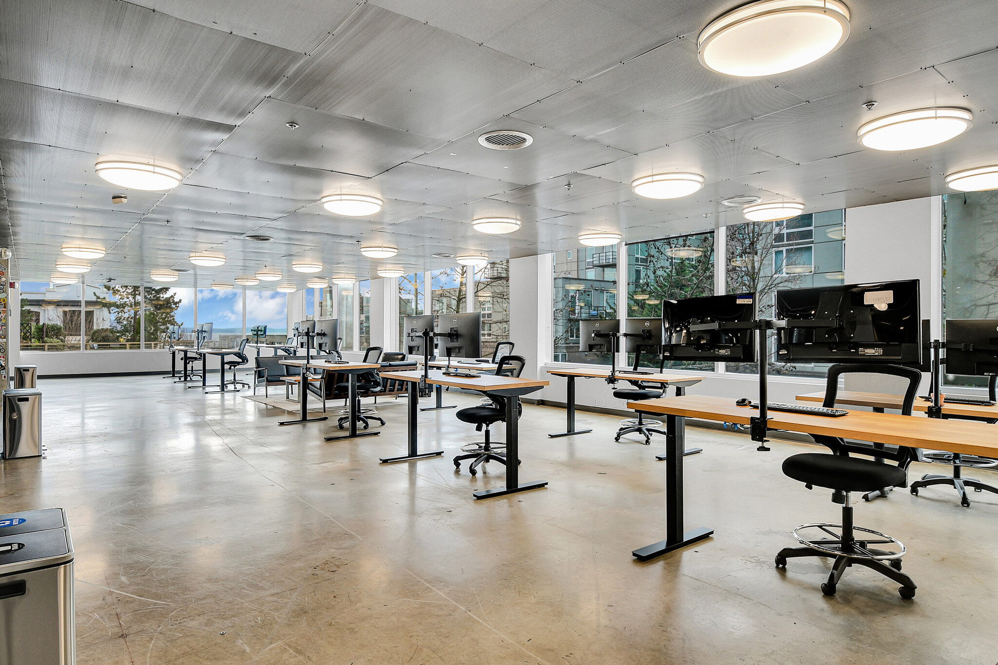 2727 Western Ave, Seattle, WA for lease Interior Photo- Image 1 of 7