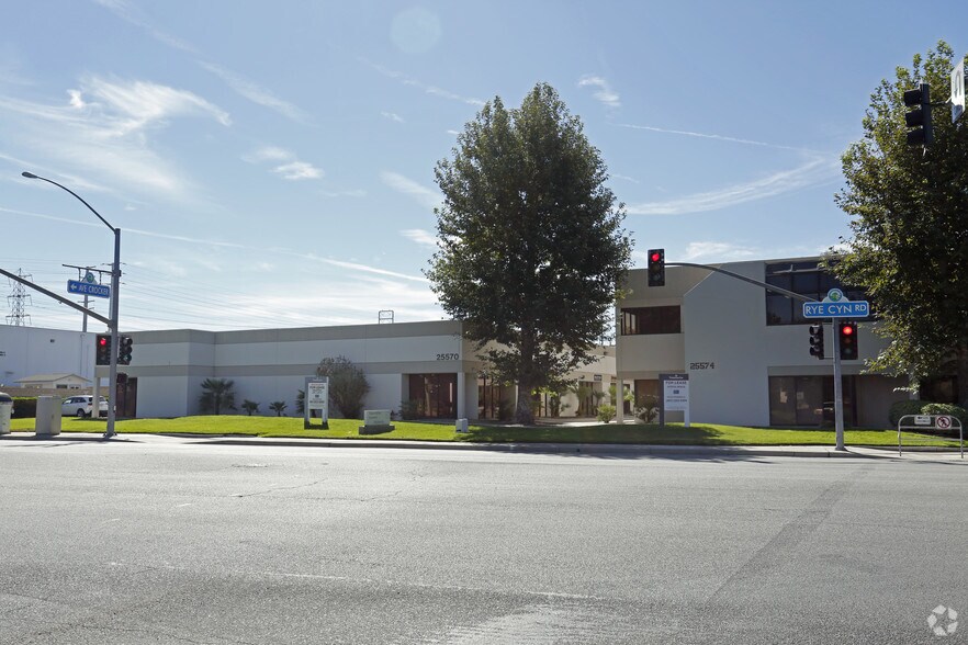 25600 Rye Canyon Rd, Valencia, CA à louer - Photo du bâtiment - Image 1 de 6