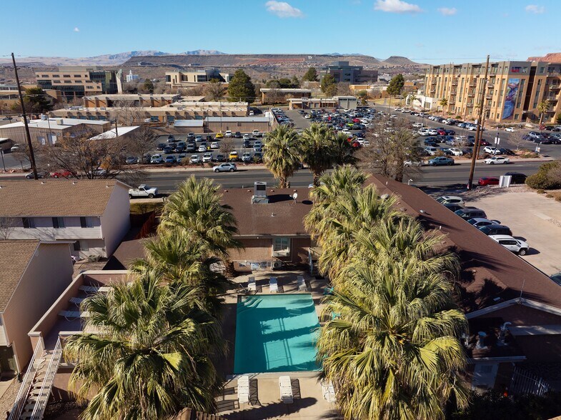 233 S 1000 E, St George, UT à vendre - Photo du bâtiment - Image 2 de 12