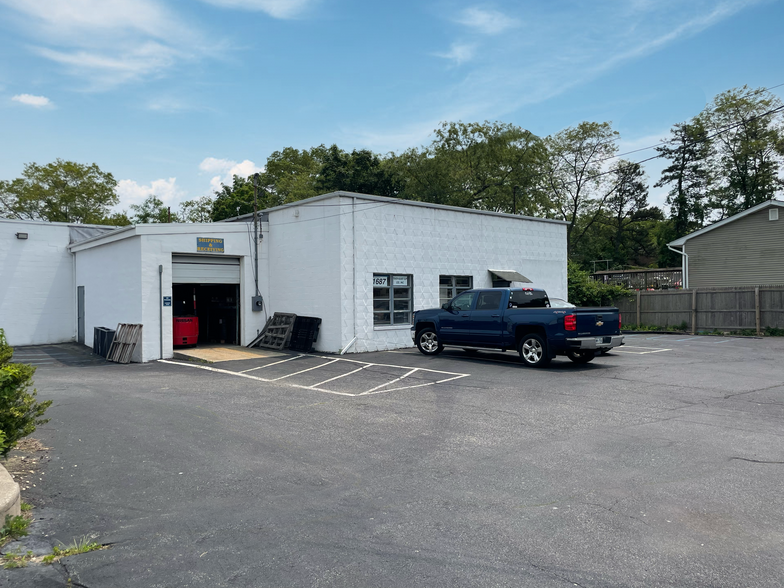 1687 Roosevelt Ave, Bohemia, NY à vendre - Photo du bâtiment - Image 3 de 6